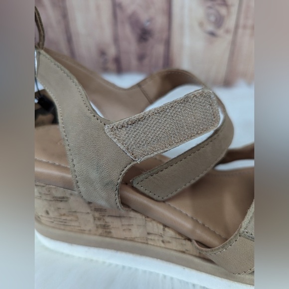 Women’s CREVO Claudia Leather Wedge Sandal In Tan size 9.5 - Picture 9 of 10